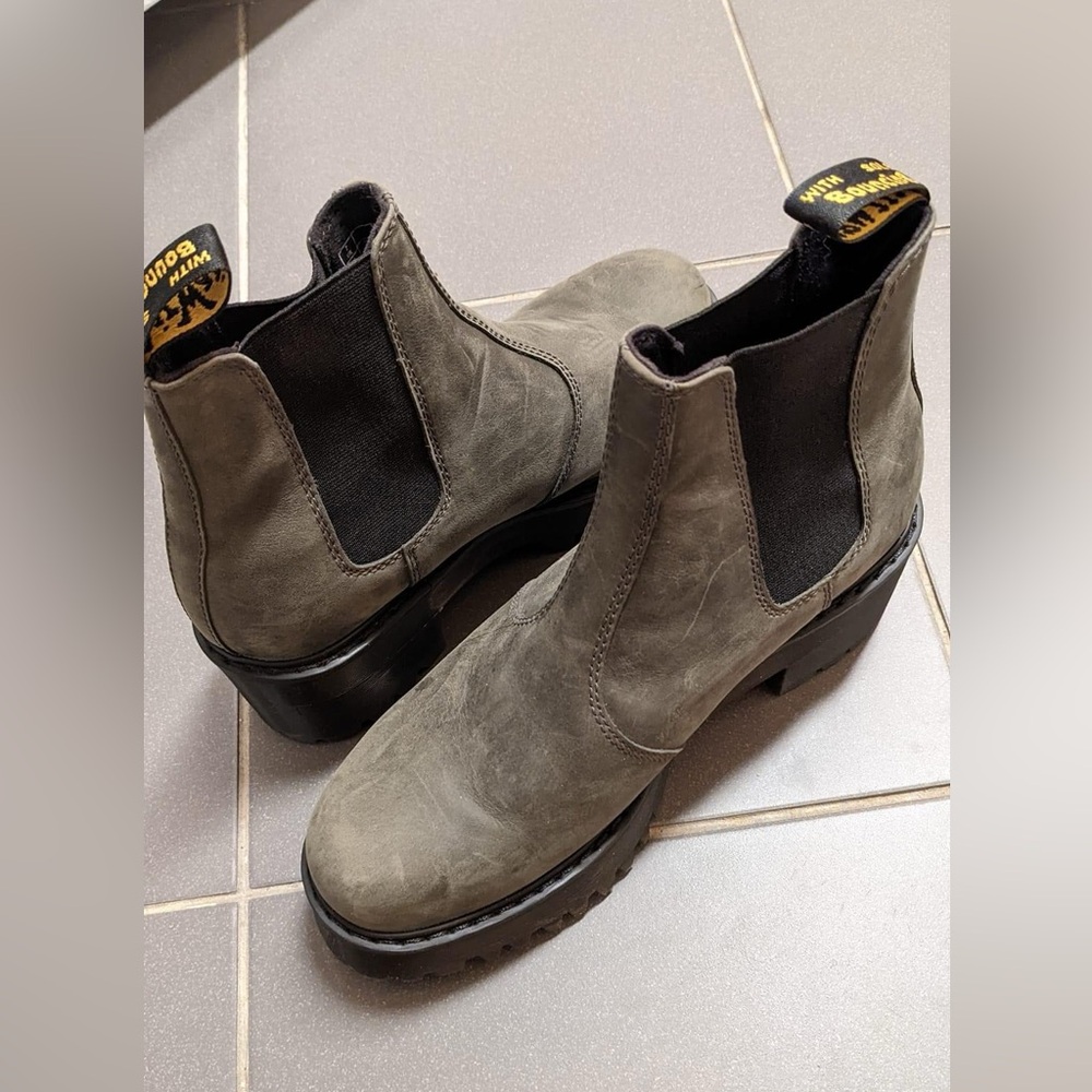 Dr. Martens Rometty in Deep Olive Size 9